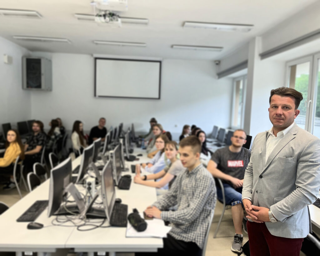 ekspert Rzecznika Finansowego podczas warsztatów dla studentów