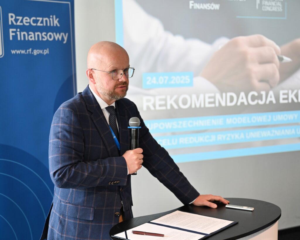 Rzecznik Finansowy podczas przemówienia