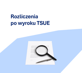 umowa z długopisem a nad nim lupa